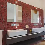 Kimia 8, Emma Villa Acireale