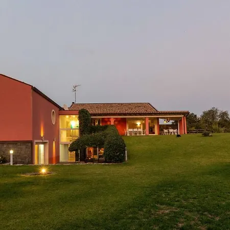 Villa Kimia 8, Emma Acireale